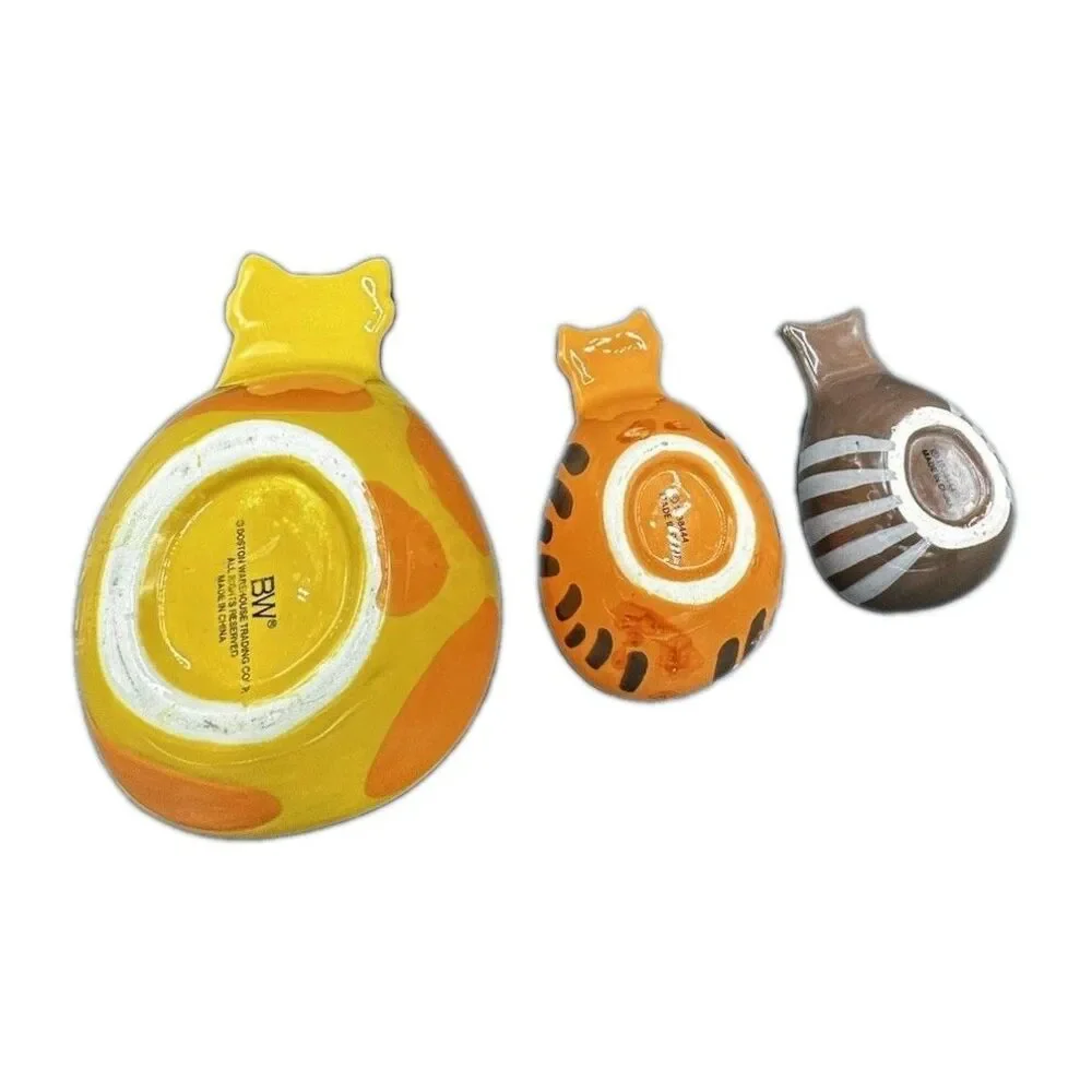Vintage Cat Measuring Cup Set